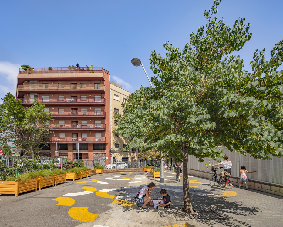 http://www.andresflajszer.com/files/gimgs/232_pe02-03-1s3a6032-34-38-42-andres-flajszer-survey-bcn-escola-xirinacs-model.jpg