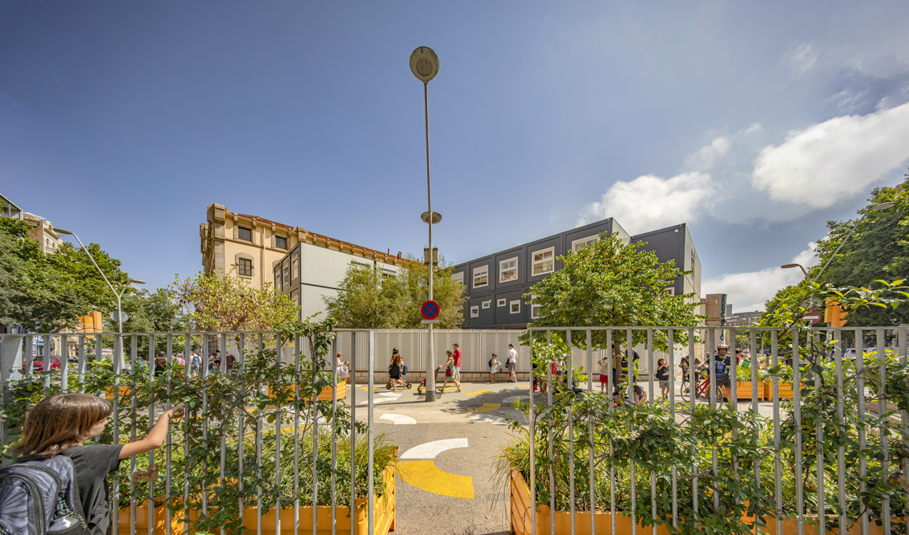 http://www.andresflajszer.com/files/gimgs/232_pe02-05-1s3a6065-67-73-74-75-76-77-andres-flajszer-survey-bcn-escola-xirinacs-model.jpg