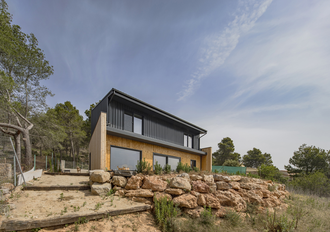 http://www.andresflajszer.com/files/gimgs/243_10-1s3a6135-36-38-40-41-andres-flajszer-a2bmarquitectura-corbera.jpg