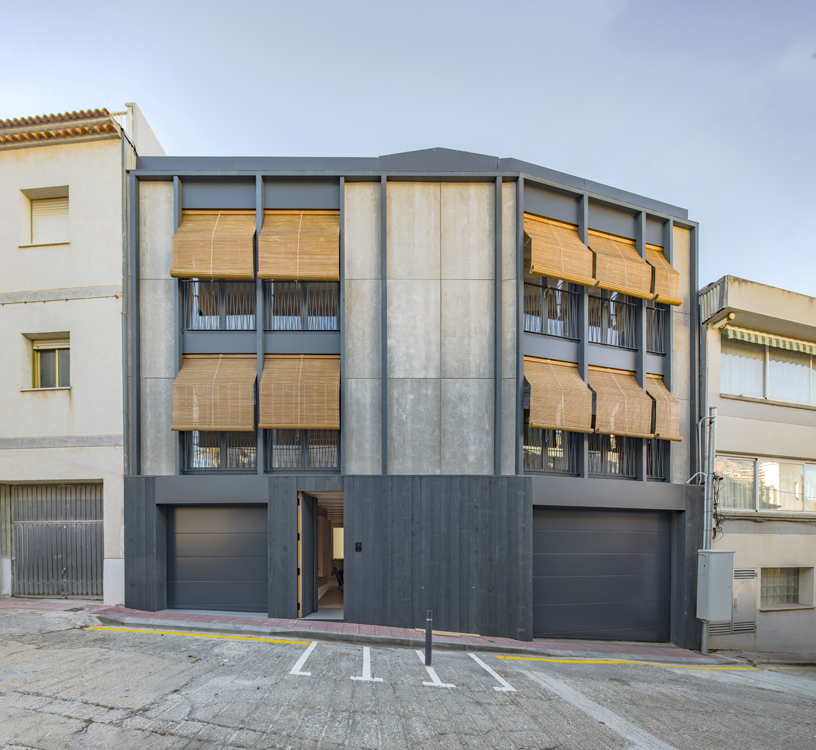 http://www.andresflajszer.com/files/gimgs/259_04-1s3a7551-52-53-54-55-56-57-andres-flajszer-sau-sant-feliu.jpg