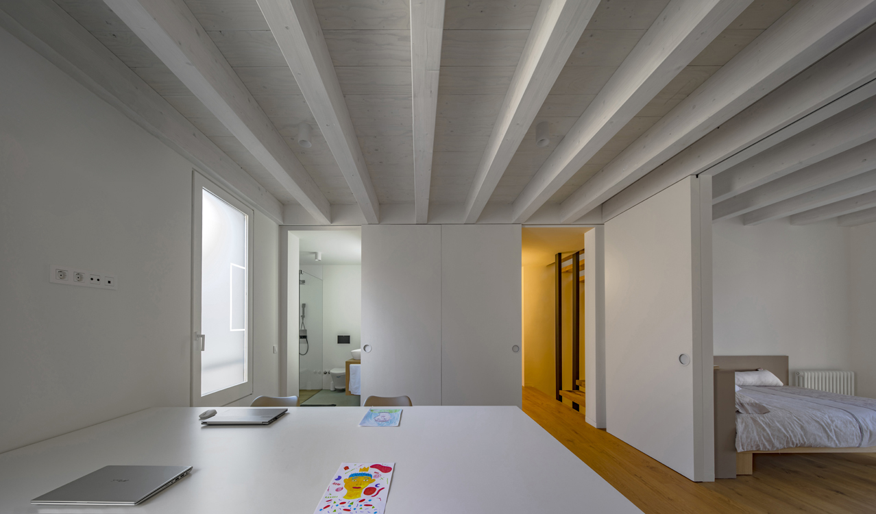 http://www.andresflajszer.com/files/gimgs/259_24-1s3a7328-29-30-31-32-33-34-35-40-41-42-andres-flajszer-sau-sant-feliu_v2.jpg