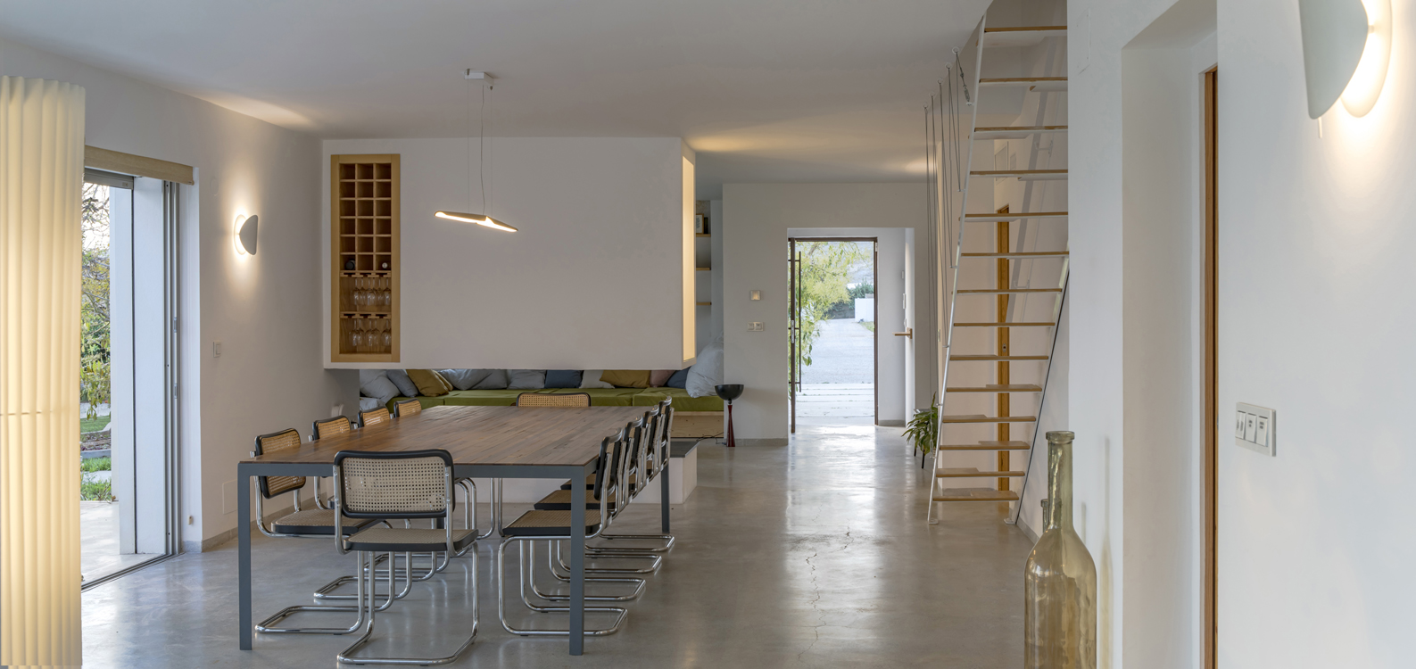 http://www.andresflajszer.com/files/gimgs/262_057-1s3a2323-25-26-27-andres-flajszer-oficina-transversal-finca-yantar.jpg