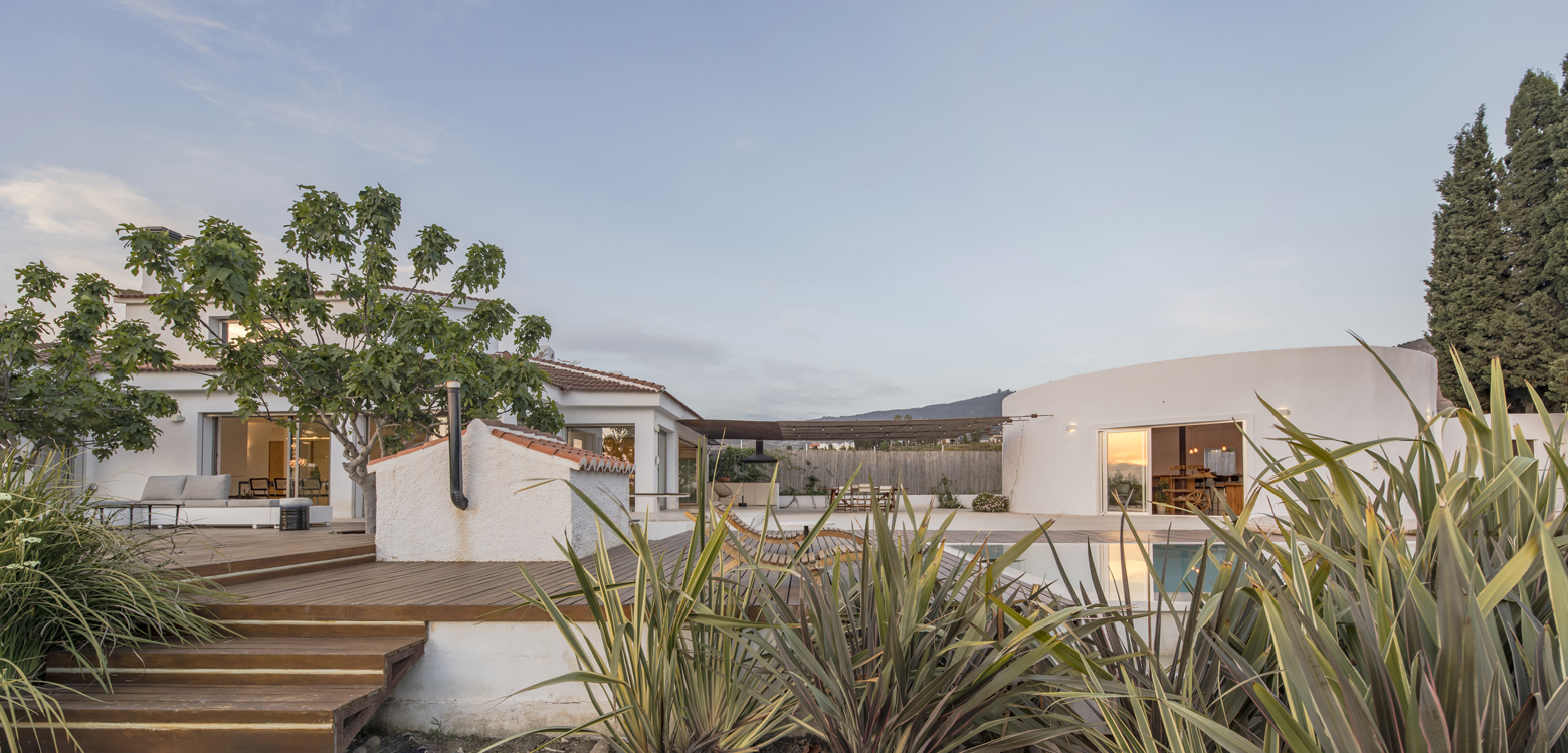 http://www.andresflajszer.com/files/gimgs/262_090-1s3a2373-74-andres-flajszer-oficina-transversal-finca-yantar.jpg