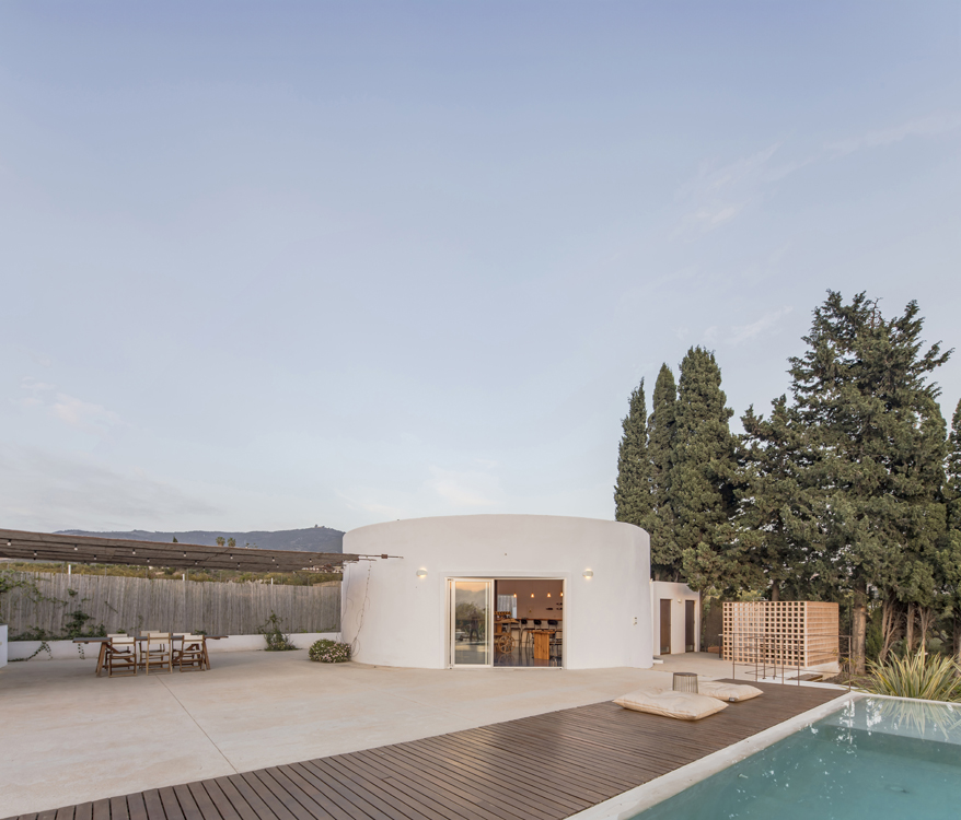 http://www.andresflajszer.com/files/gimgs/262_092-1s3a2369-70-andres-flajszer-oficina-transversal-finca-yantar.jpg