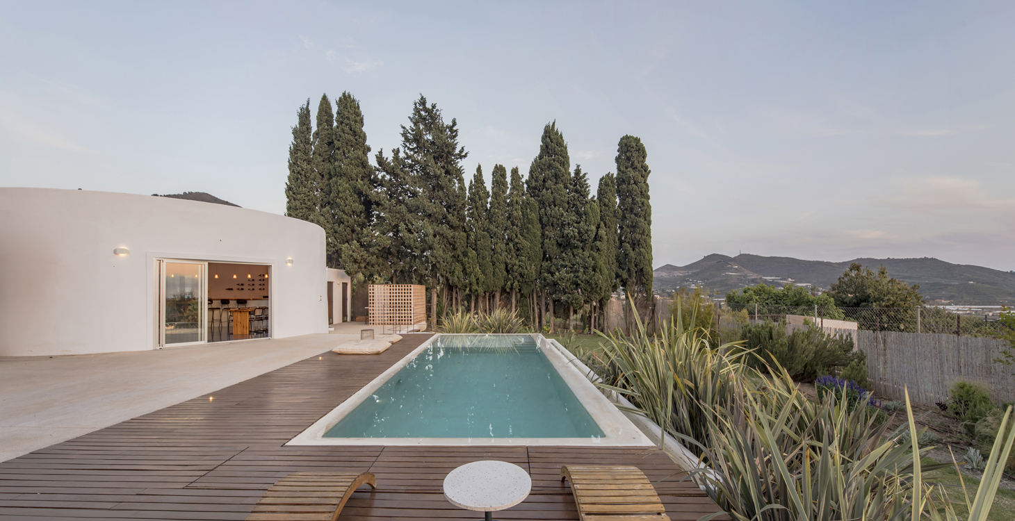http://www.andresflajszer.com/files/gimgs/262_093-1s3a2371-72-andres-flajszer-oficina-transversal-finca-yantar.jpg