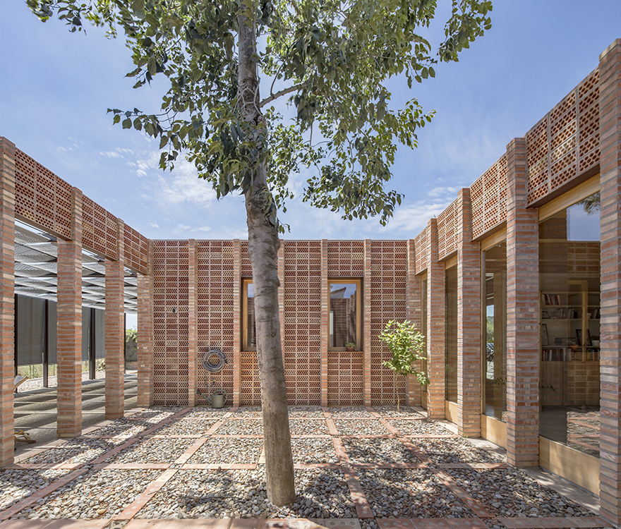 http://www.andresflajszer.com/files/gimgs/265_045-1s3a7883-84-85-86-87-88-andres-flajszer-obo-estudi-casa-montse-i-manel-750.jpg