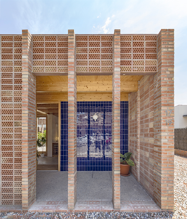 http://www.andresflajszer.com/files/gimgs/265_067-1s3a7995-99-8000-01-andres-flajszer-obo-estudi-casa-montse-i-manel-750.jpg