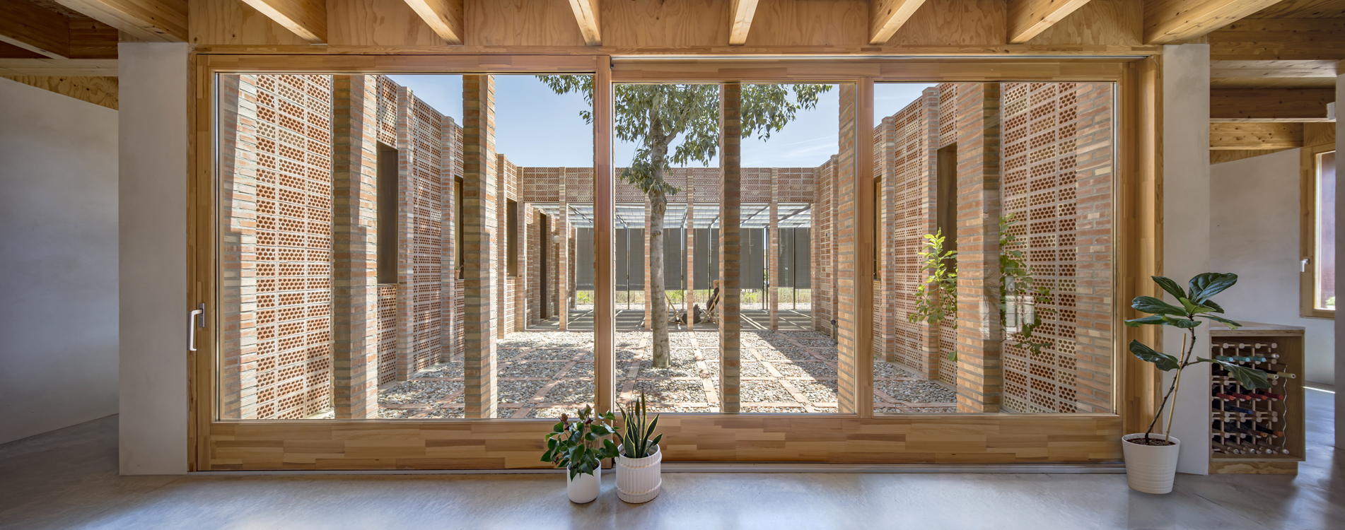 http://www.andresflajszer.com/files/gimgs/265_093-1s3a8035-36-37-41-42-44-46-andres-flajszer-obo-estudi-casa-montse-i-manel.jpg