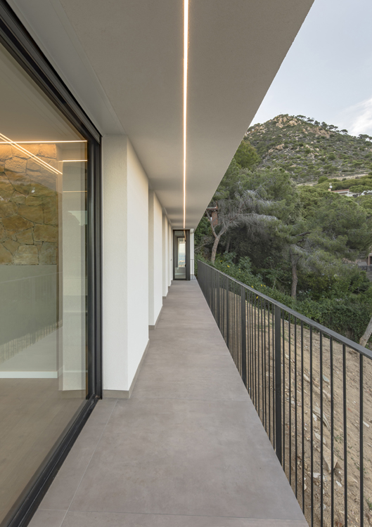 http://www.andresflajszer.com/files/gimgs/267_047-1s3a7215-andres-flajszer-08023-architects-cabrils.jpg
