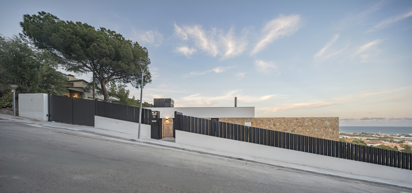http://www.andresflajszer.com/files/gimgs/267_097-1s3a7257-59-62-64-65-andres-flajszer-08023-architects-cabrils.jpg
